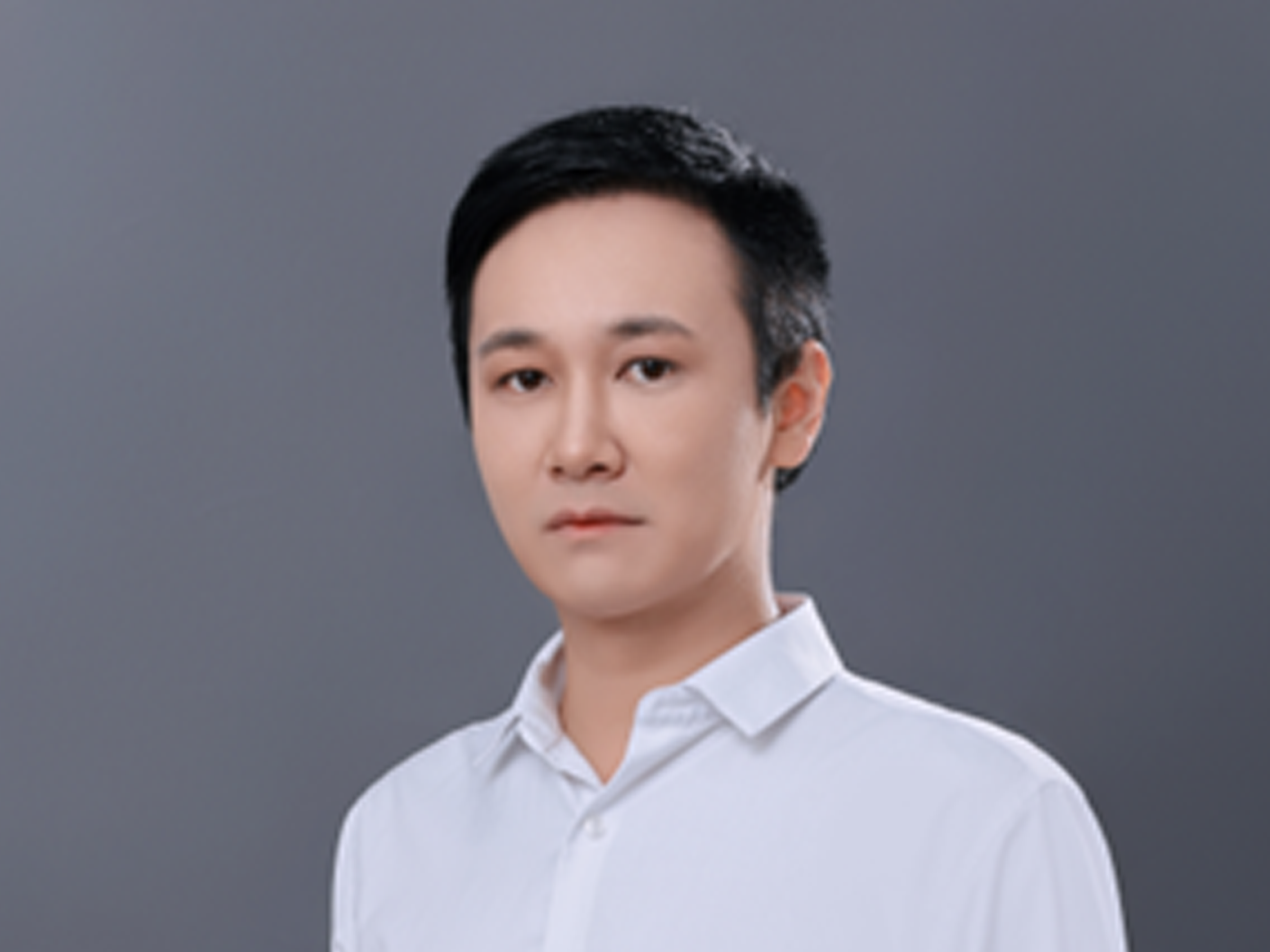 邹童明 猎头事业部总经理     精通中高端人才猎聘